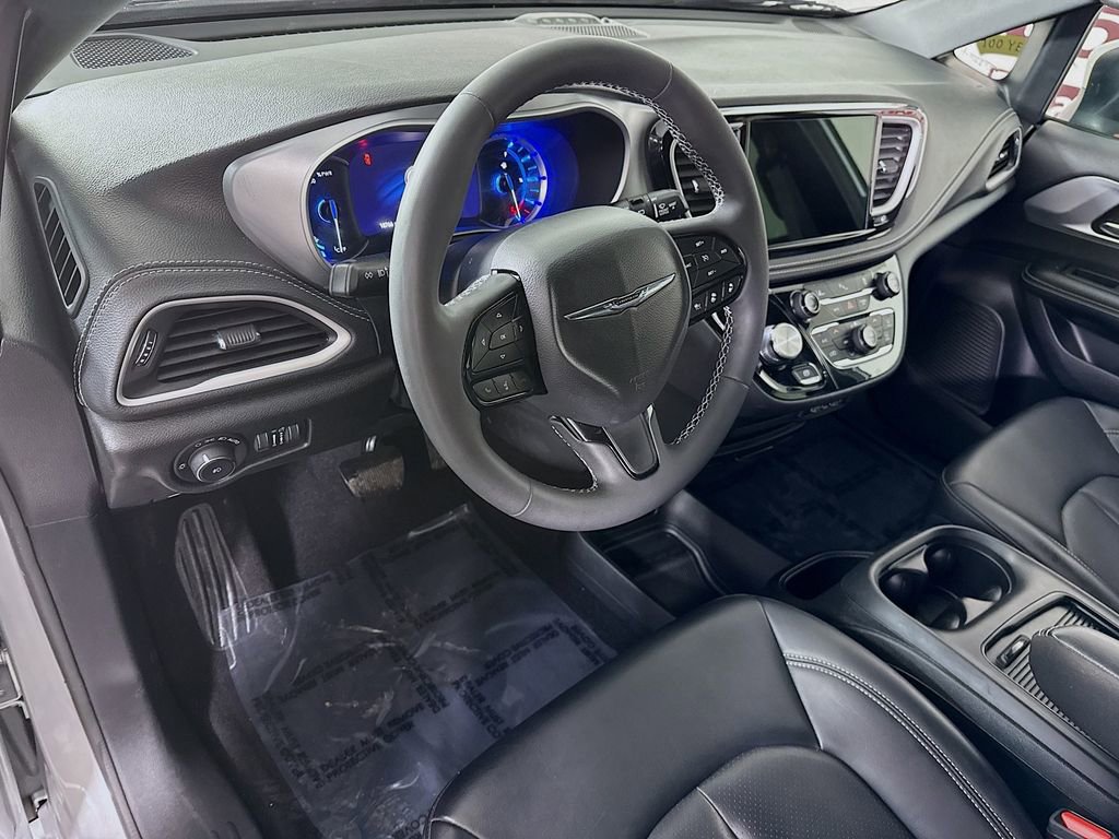 Used 2023 Chrysler Pacifica Touring-L w/ S Appearance Package image 18