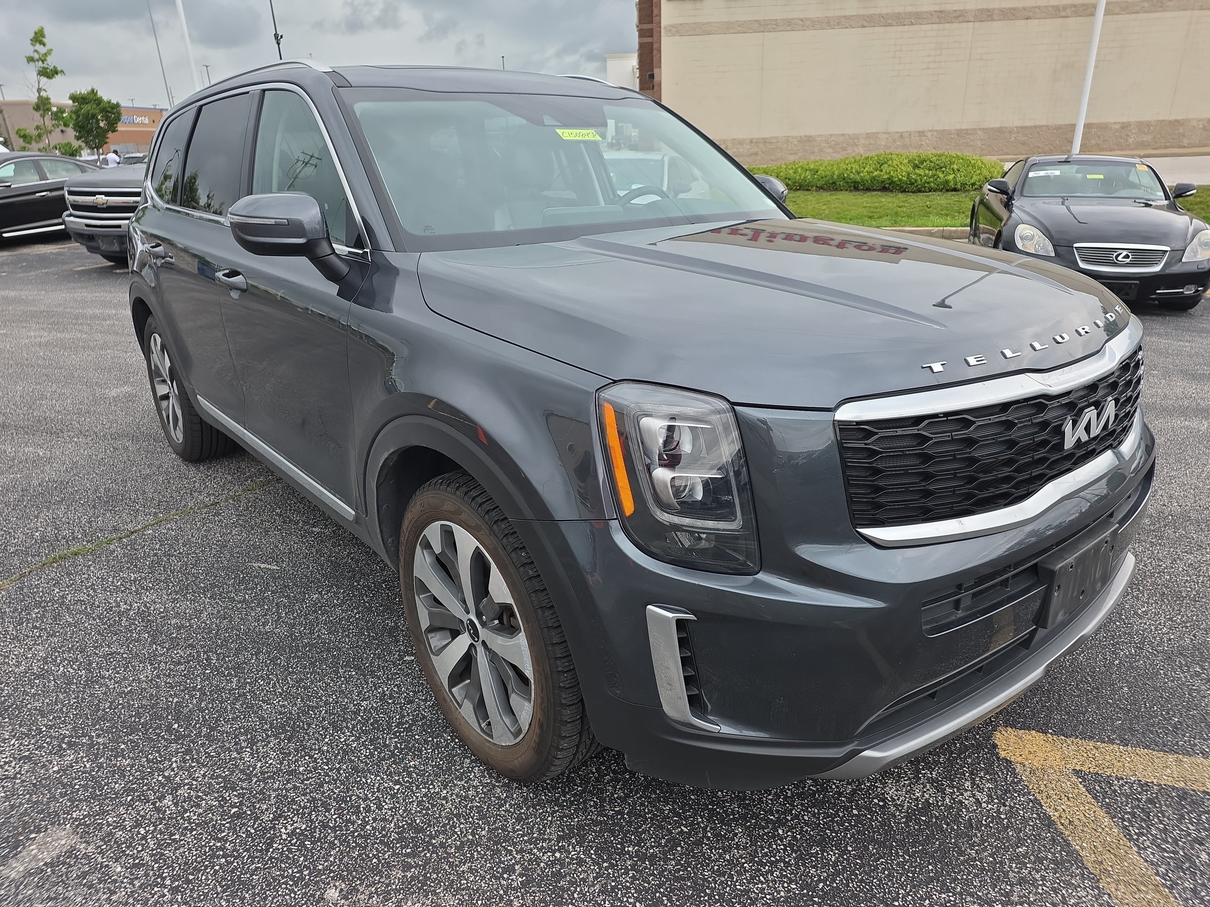 Used 2022 Kia Telluride EX w/ EX Premium Package FWD image 2