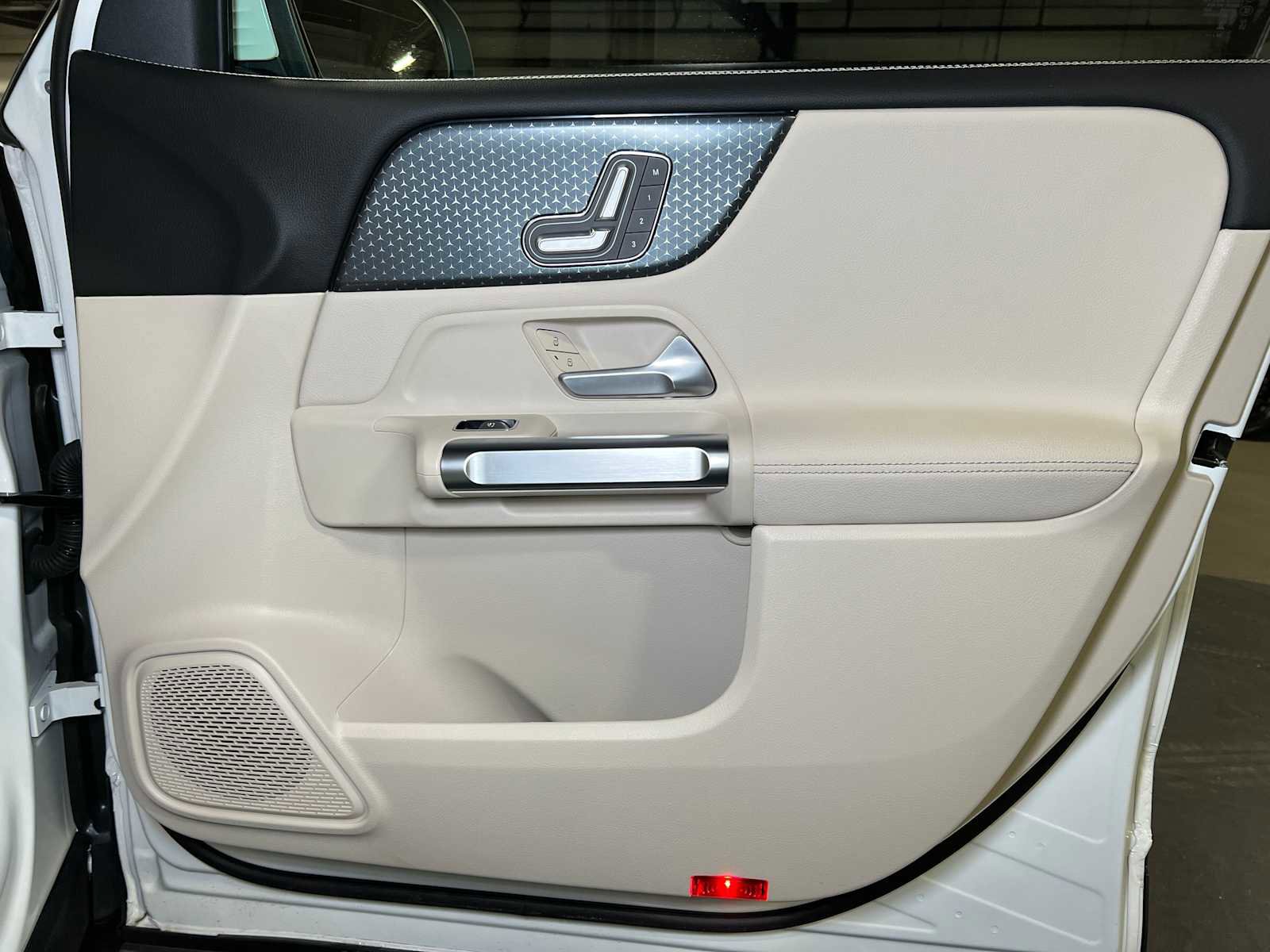 Certified 2025 Mercedes-Benz GLB 250 4MATIC image 10