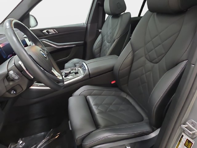 Certified 2025 BMW X5 xDrive40i w/ Parking Assistance Package AWD/4WD image 11