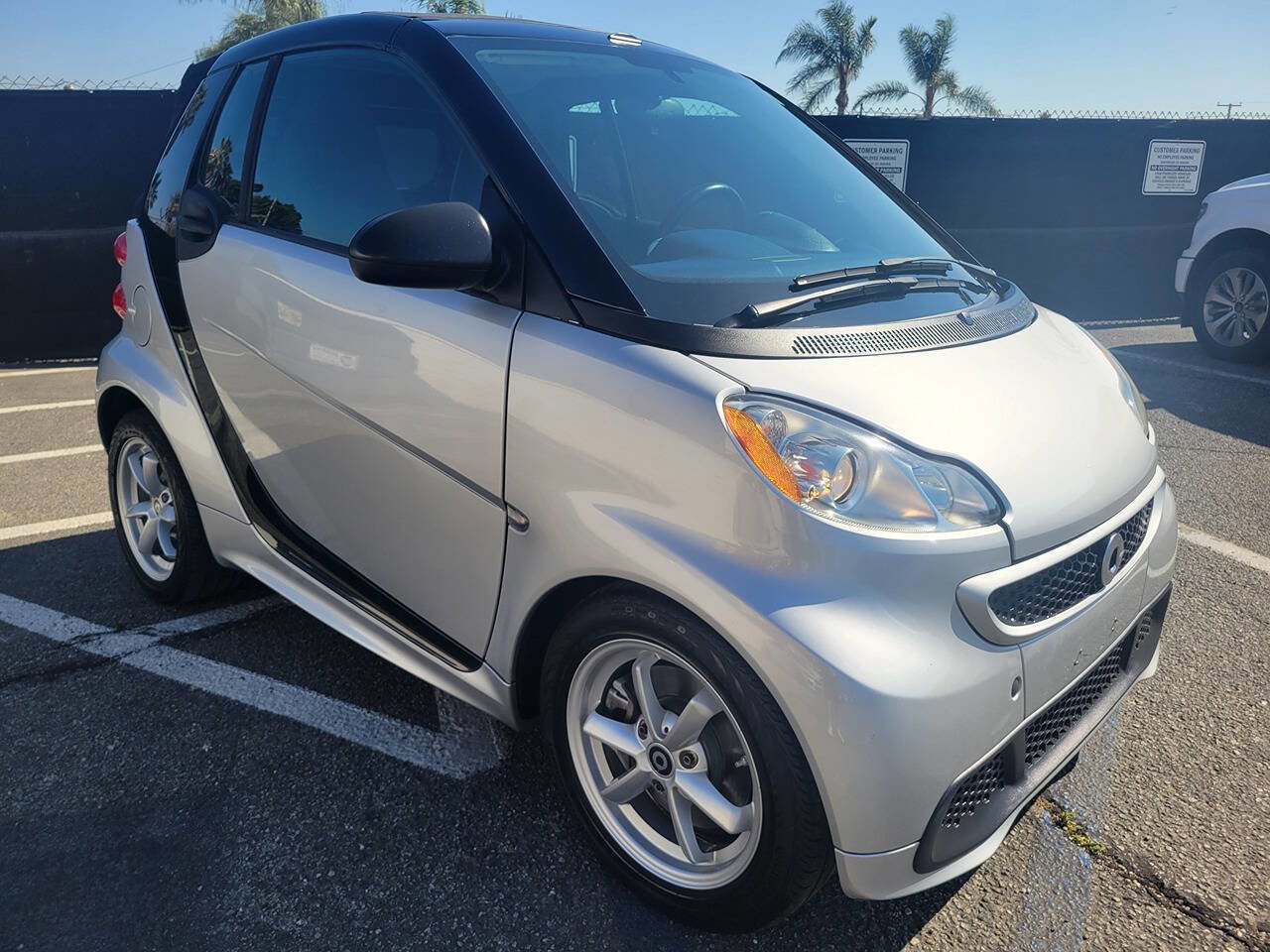 Used 2015 smart fortwo passion RWD image 7