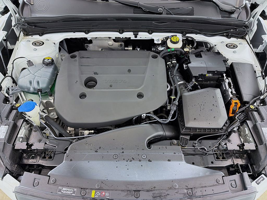 Used 2023 Volvo XC40 B5 Plus w/ Driver Assist Package image 18