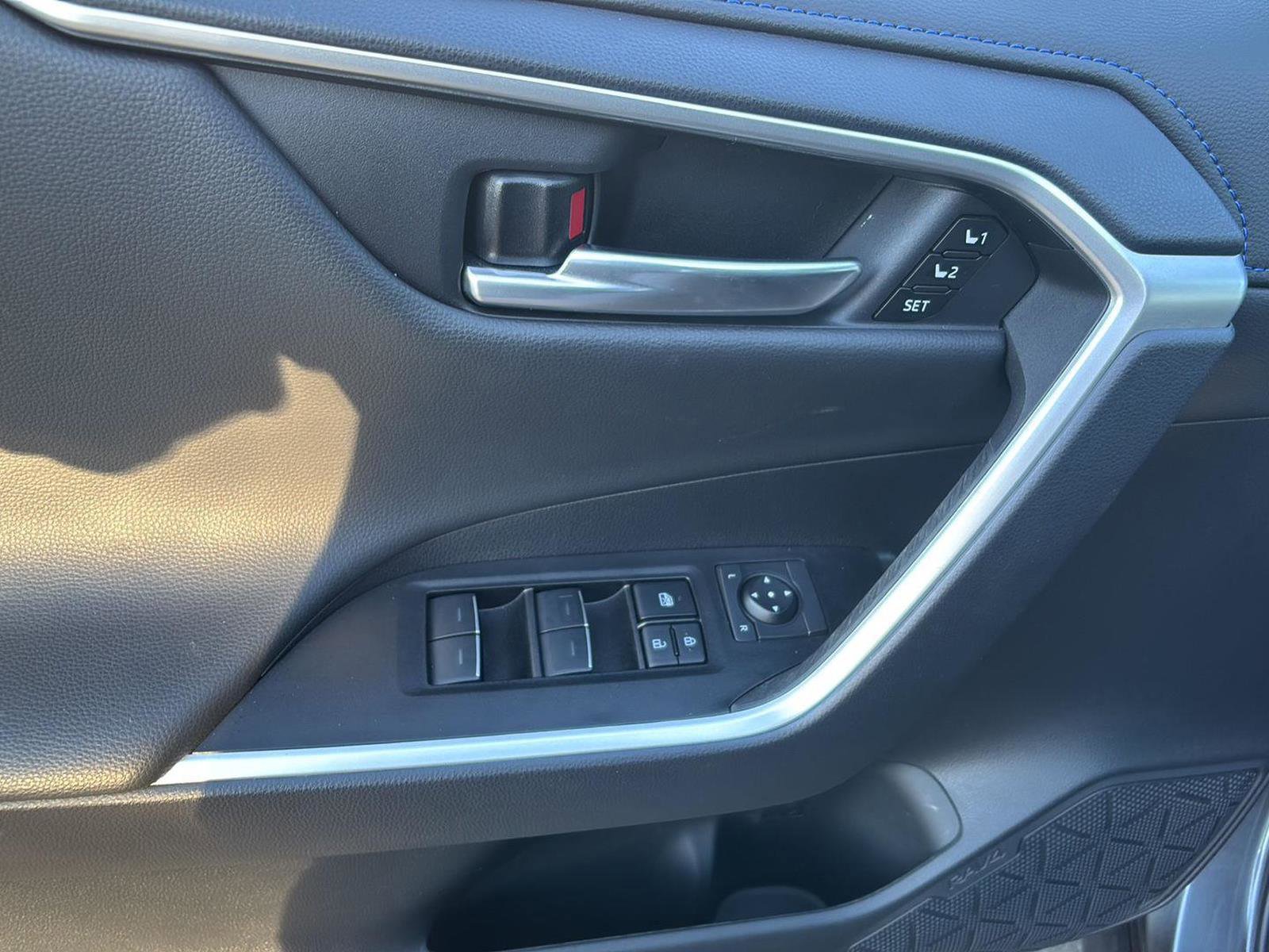 Used 2025 Toyota RAV4 XSE w/ Advanced Technology Package image 27