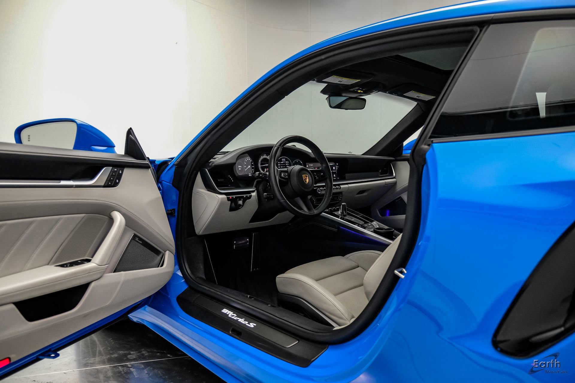 Used 2022 Porsche 911 Turbo S image 36