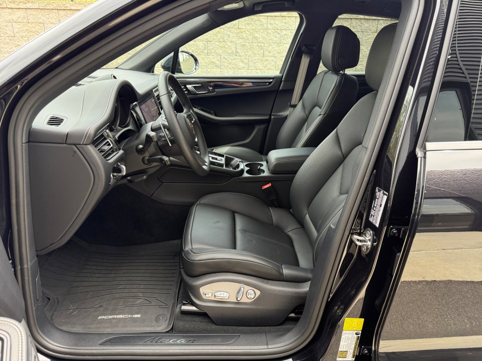 Certified 2026 Porsche Macan Turbo image 5