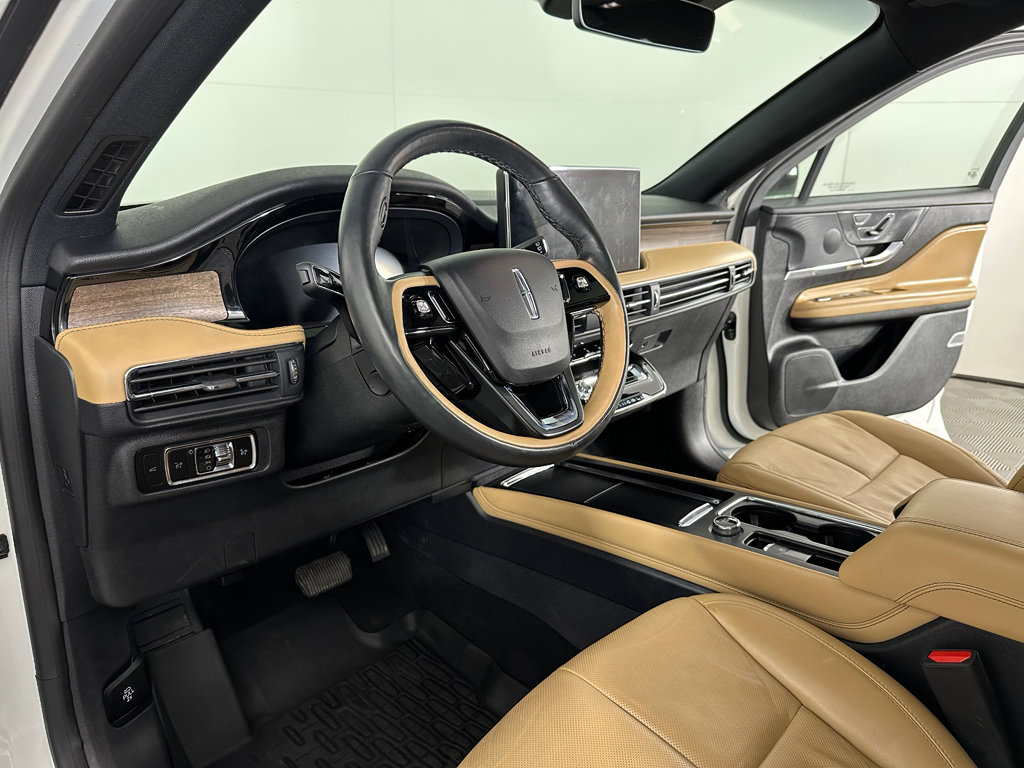 Used 2023 Lincoln Corsair Reserve w/ Equipment Group 201A image 2