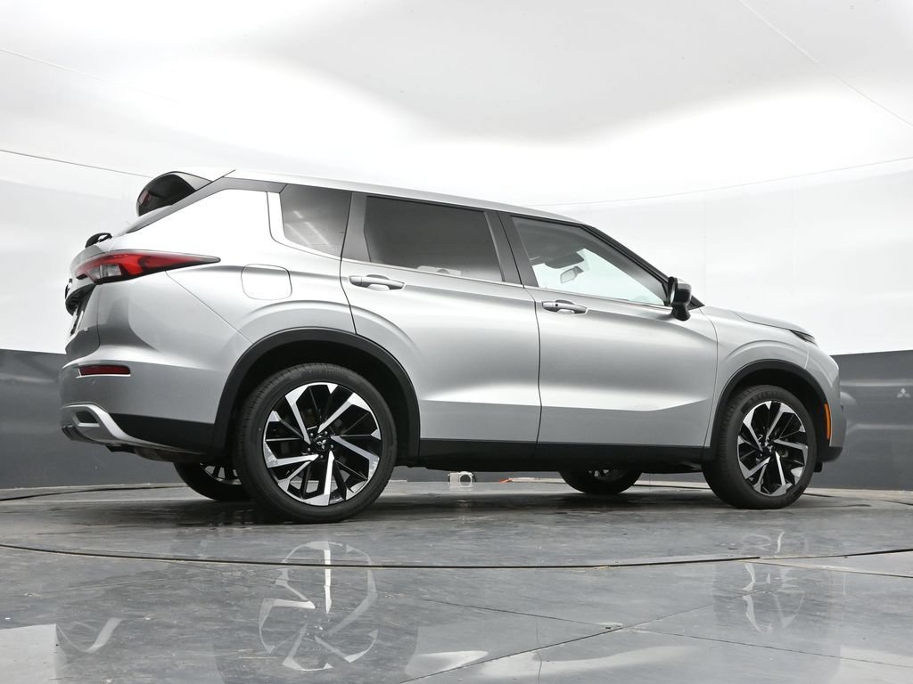 Used 2024 Mitsubishi Outlander SE AWD/4WD image 40