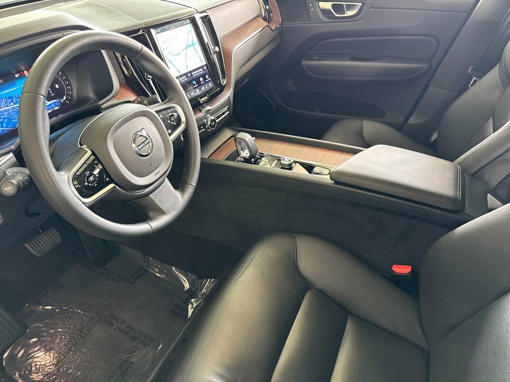 Certified 2023 Volvo XC60 B5 Plus AWD/4WD image 9