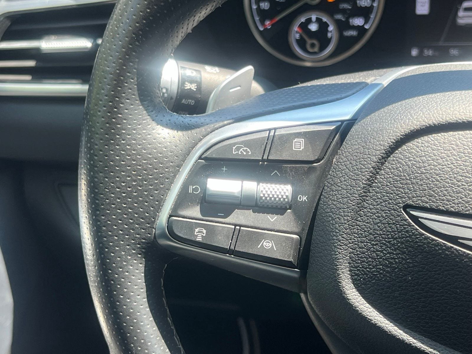 Used 2025 Genesis G70 2.5T RWD image 26