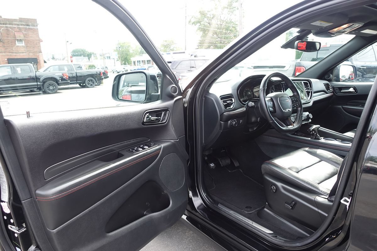 Used 2025 Dodge Durango R/T w/ Blacktop Package AWD/4WD image 9