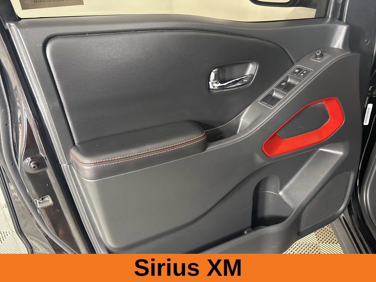 Used 2025 Nissan Frontier PRO-4X AWD/4WD image 10