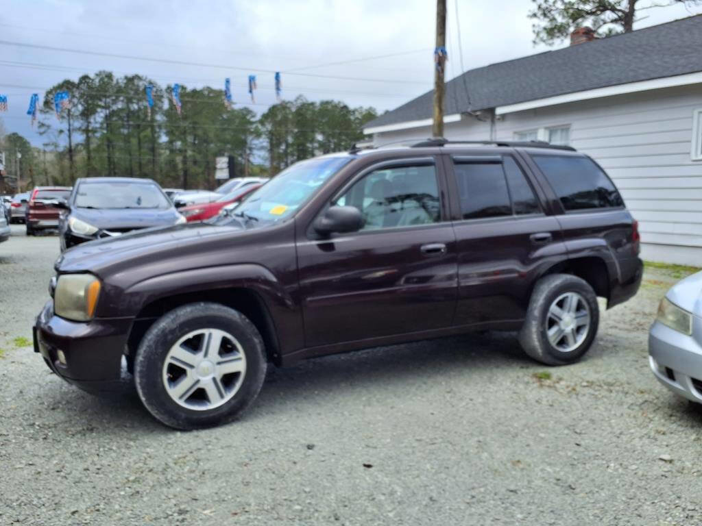 Used 2008 Chevrolet TrailBlazer LT w/ Cargo Convenience Package image 3