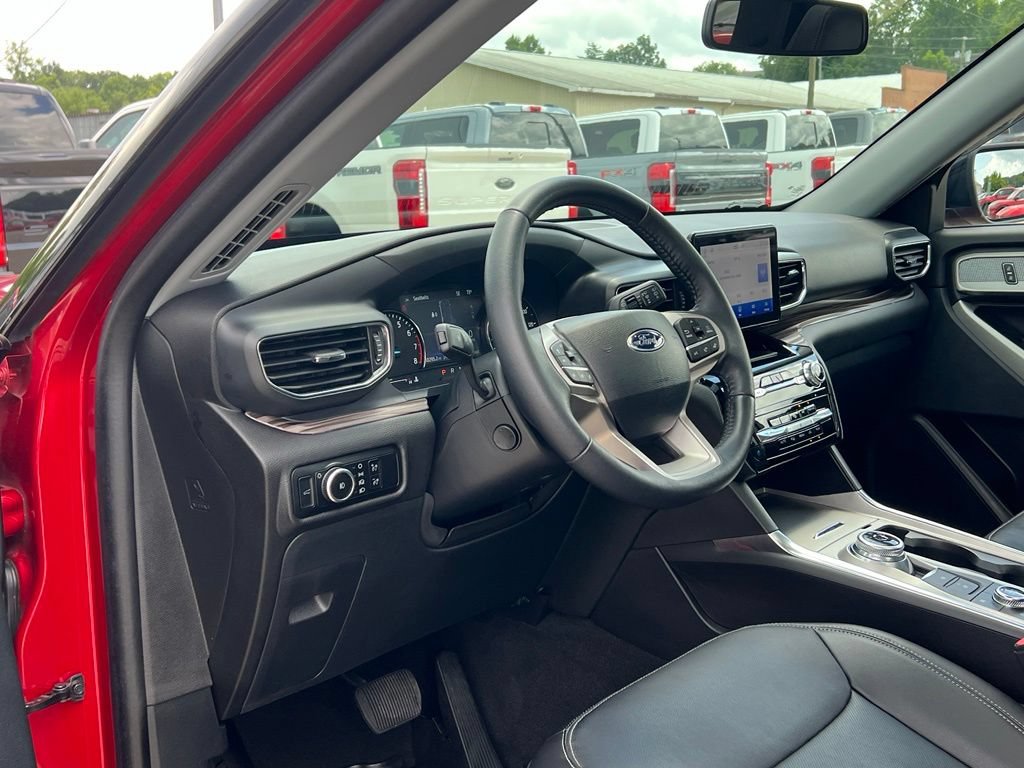 Used 2023 Ford Explorer Limited w/ Equipment Group 301A AWD/4WD image 13