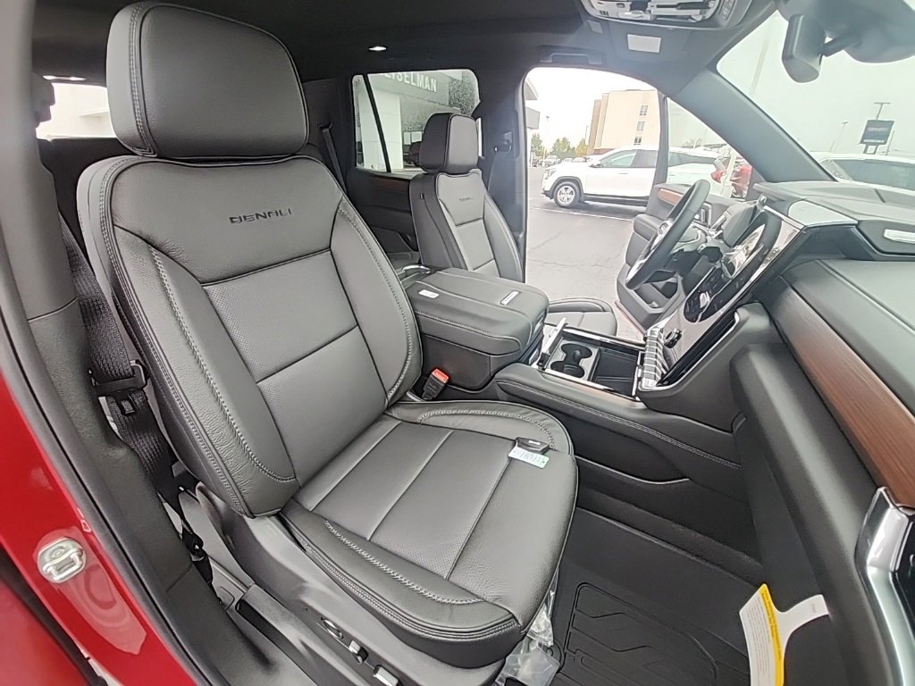 New 2026 GMC Yukon Denali w/ Sun & Power Step Package image 18