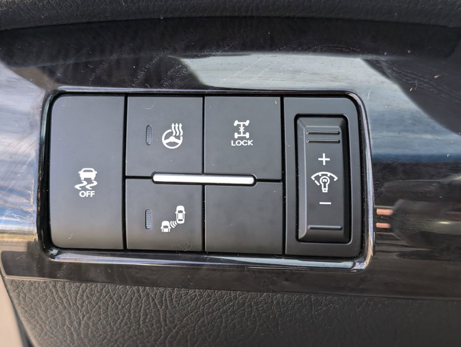 Used 2014 Kia Sorento SX w/ 3rd Row Package image 19