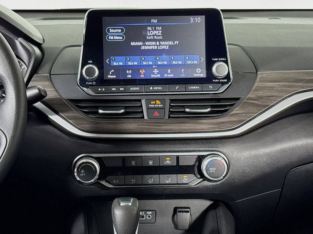 Used 2025 Nissan Altima 2.5 SV image 14