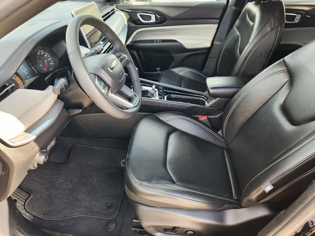 Used 2025 Jeep Compass Limited image 13