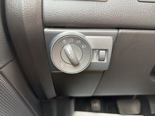 Used 2010 Lincoln MKX AWD image 25