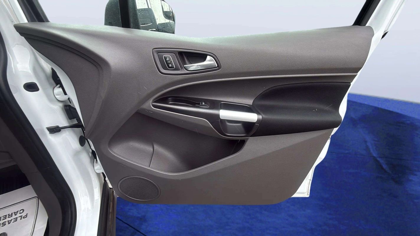 Used 2023 Ford Transit Connect XLT image 18