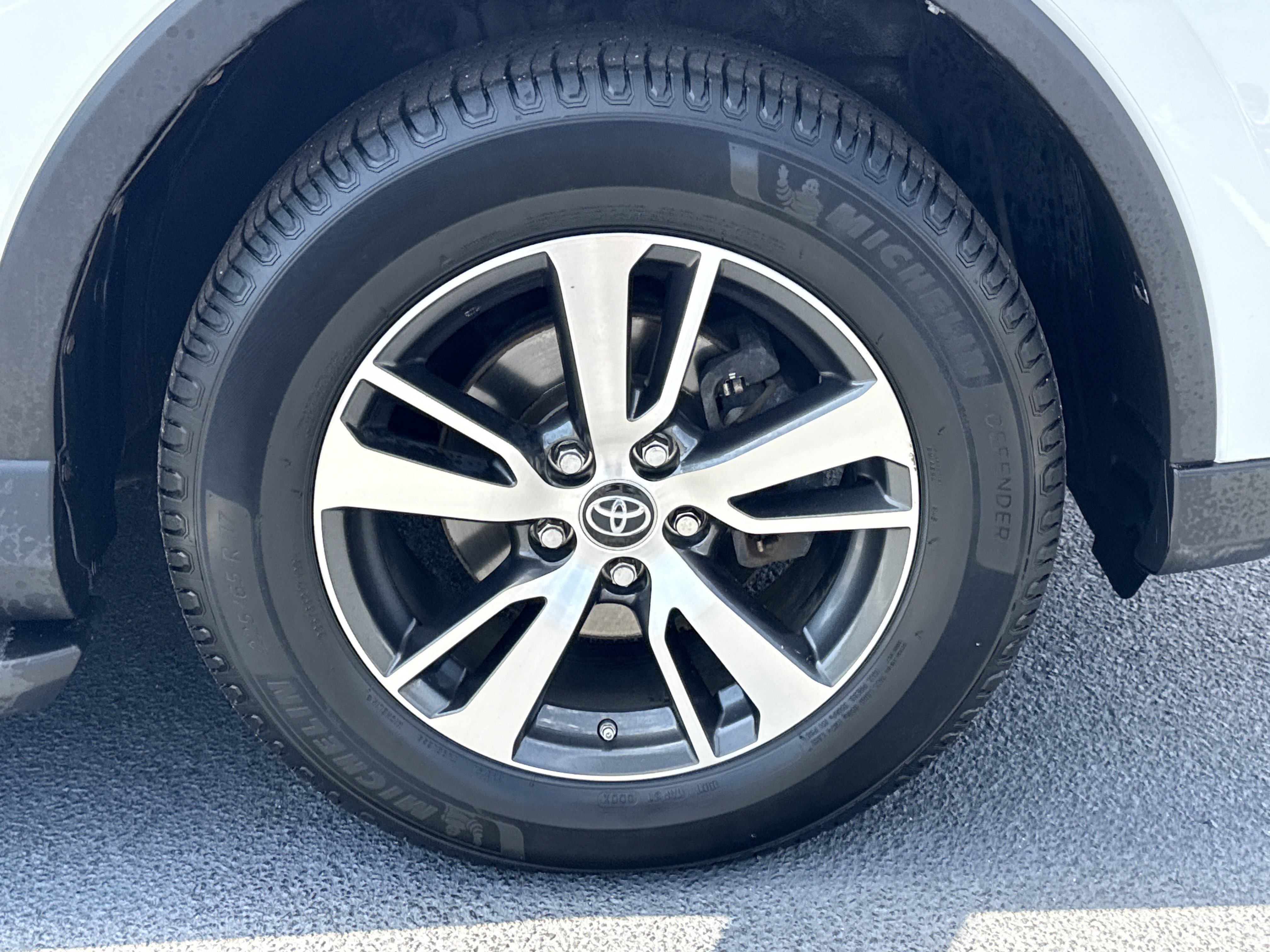 Used 2017 Toyota RAV4 XLE FWD image 13