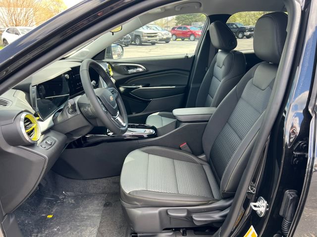 New 2026 Chevrolet Trax LT w/ Driver Confidence Package FWD image 3