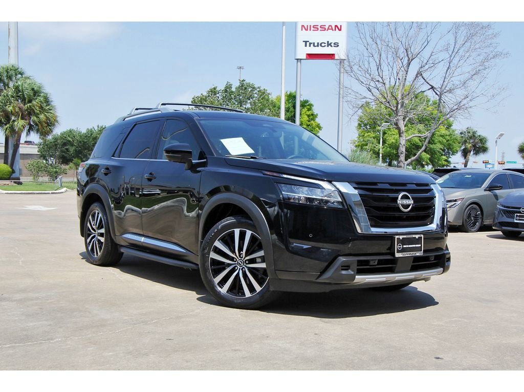 Used 2024 Nissan Pathfinder Platinum w/ Cargo Package
