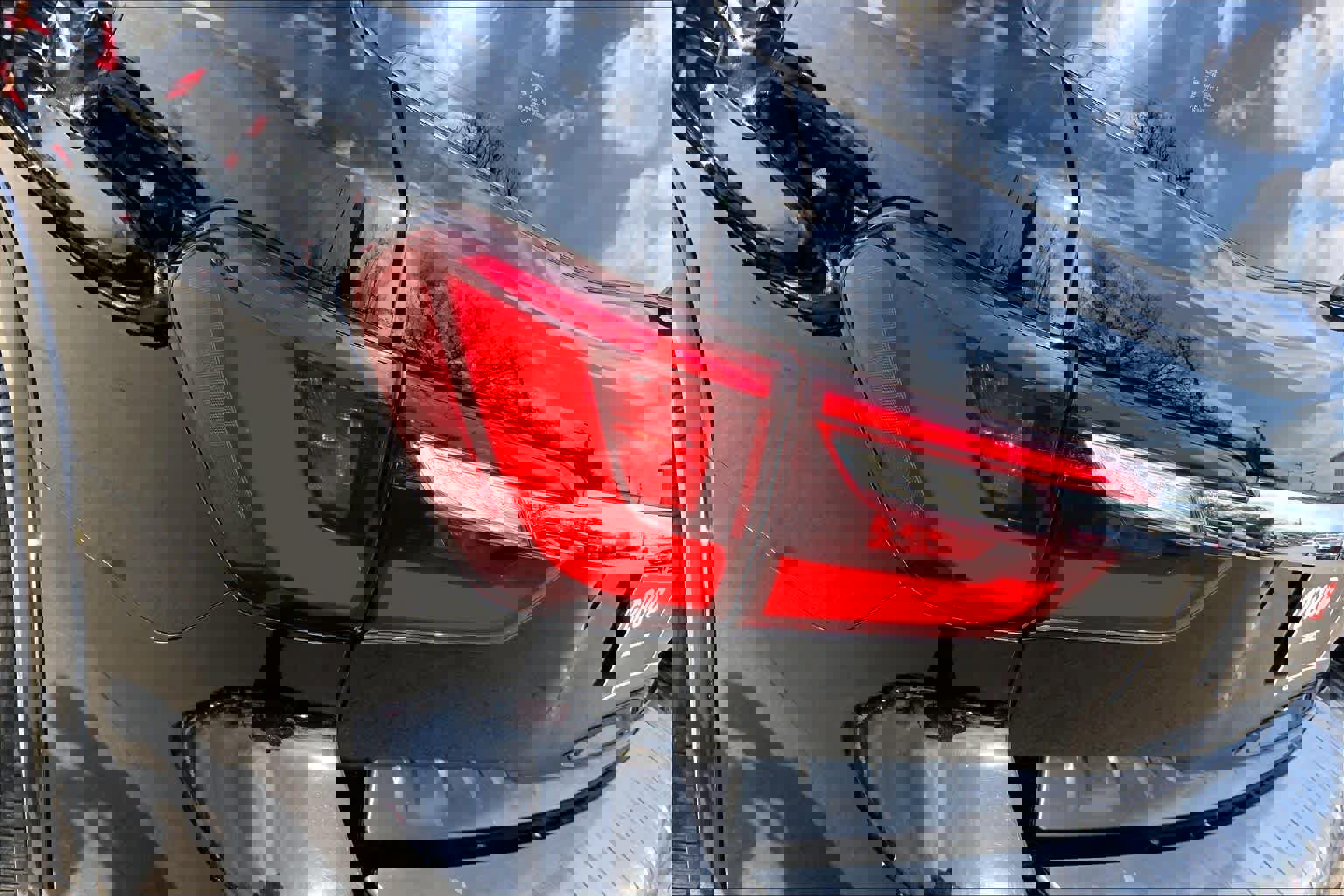 Used 2021 INFINITI QX80 Sensory w/ Cargo Package image 29