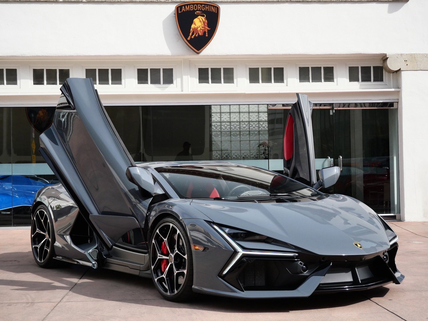 Used 2024 Lamborghini Revuelto image 19