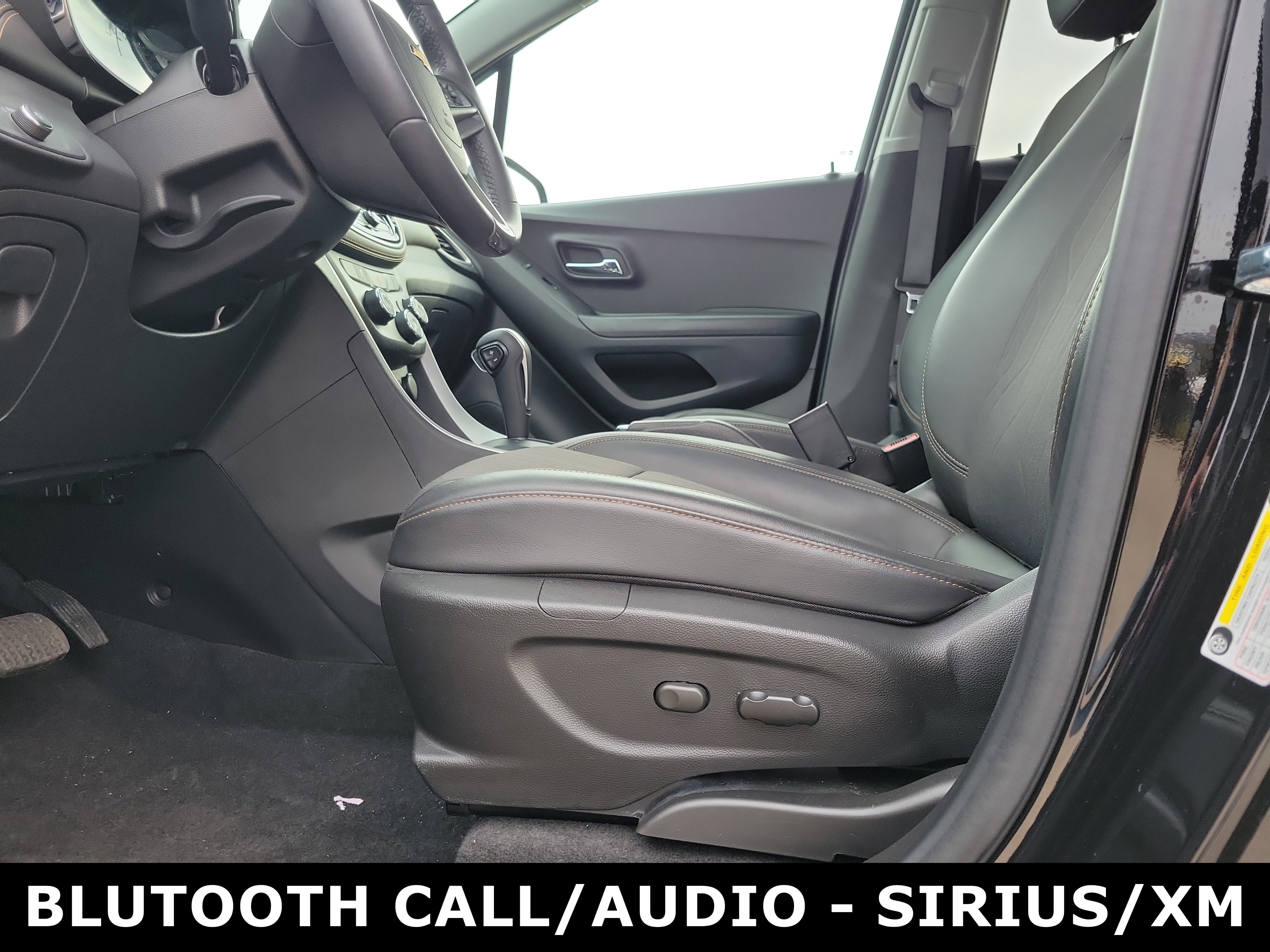 Used 2022 Chevrolet Trax LT w/ LT Convenience Package image 16