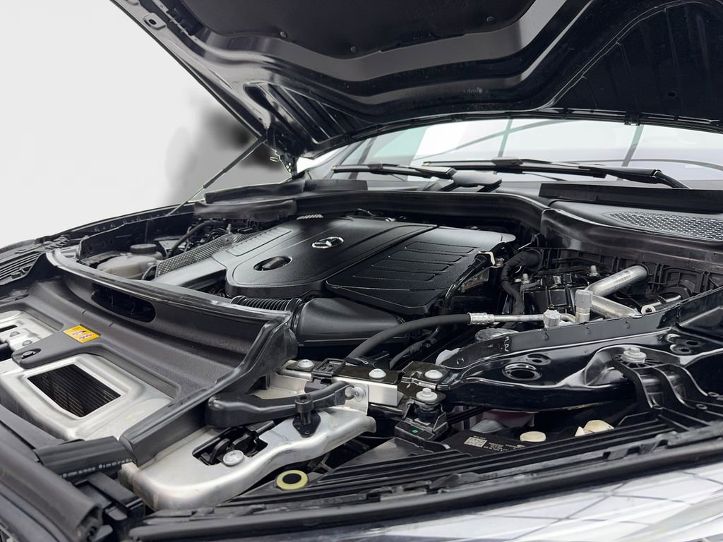 Used 2024 Mercedes-Benz GLC 300 4MATIC image 17