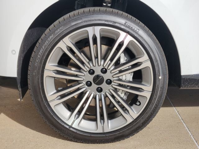 New 2026 Land Rover Range Rover Long Wheelbase SE image 7