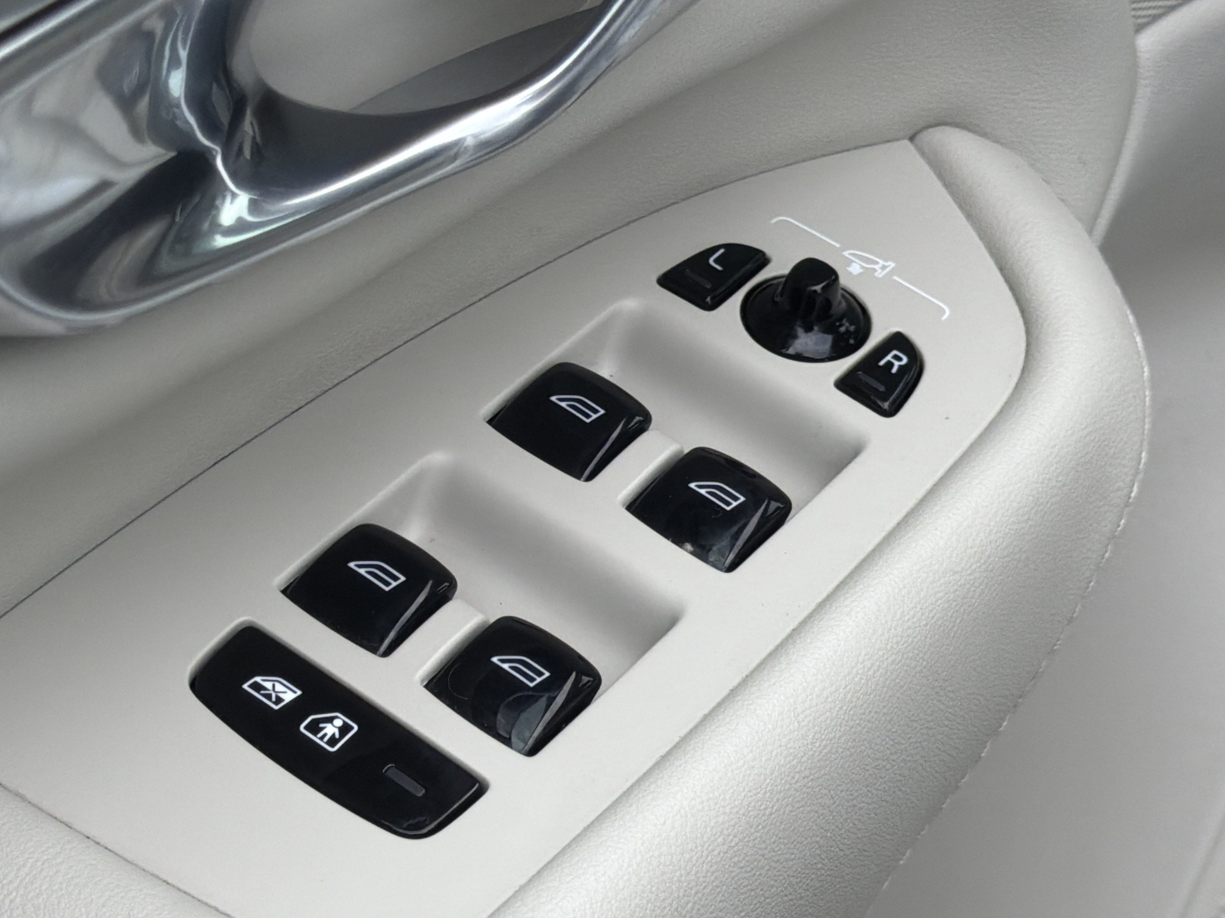 Certified 2023 Volvo XC90 B6 Core AWD/4WD image 15