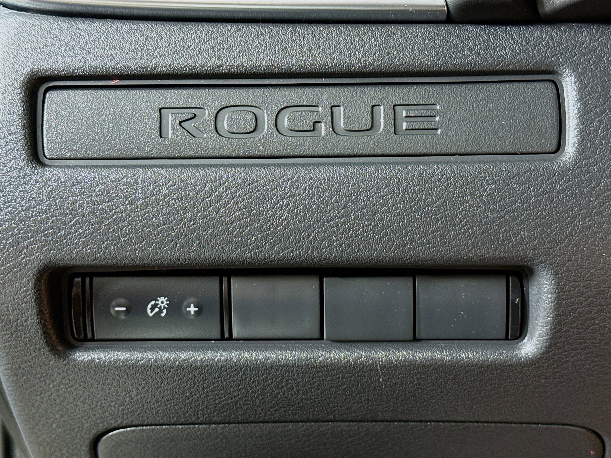 Used 2022 Nissan Rogue S image 9