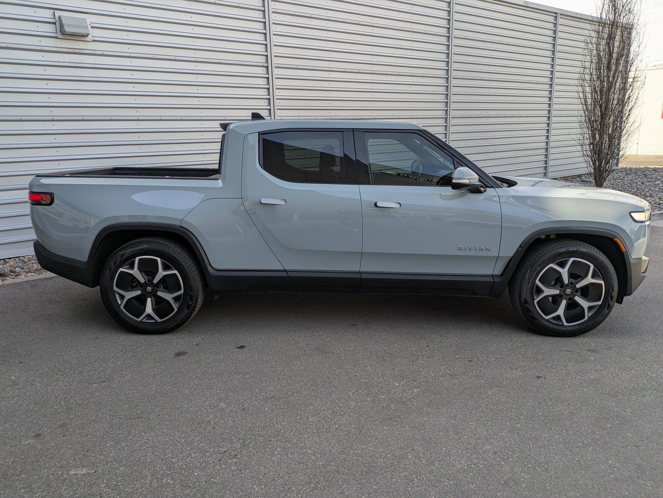 Used 2024 Rivian R1T Adventure AWD/4WD image 2
