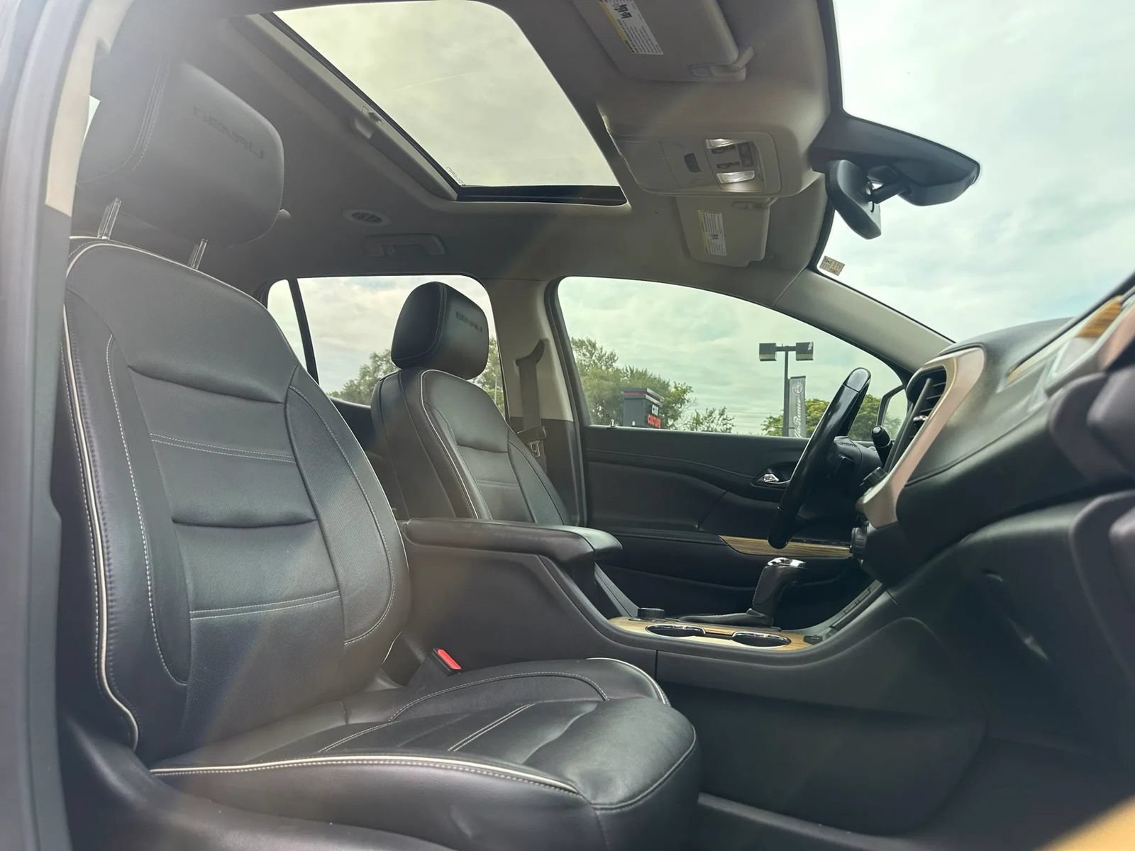 Used 2019 GMC Acadia Denali w/ Technology Package FWD image 15