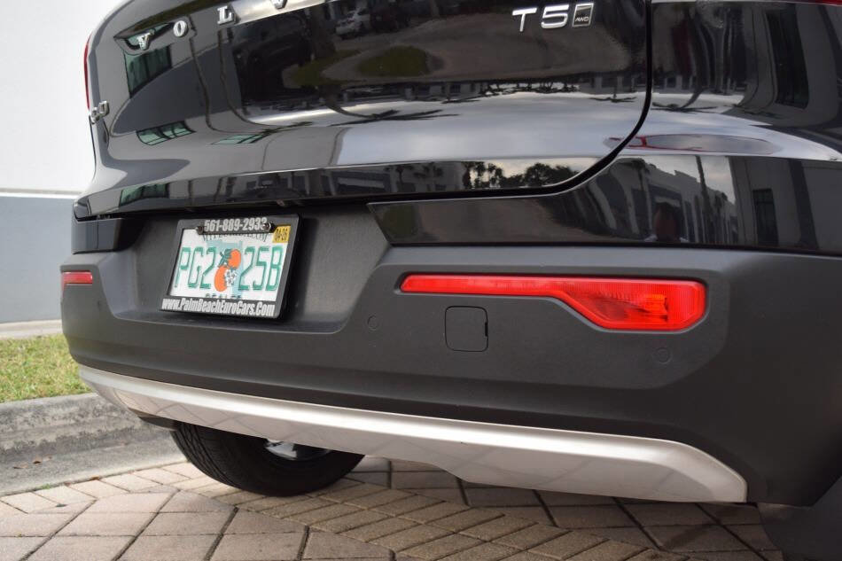 Used 2020 Volvo XC40 T5 Momentum w/ Protection Package Premier image 21