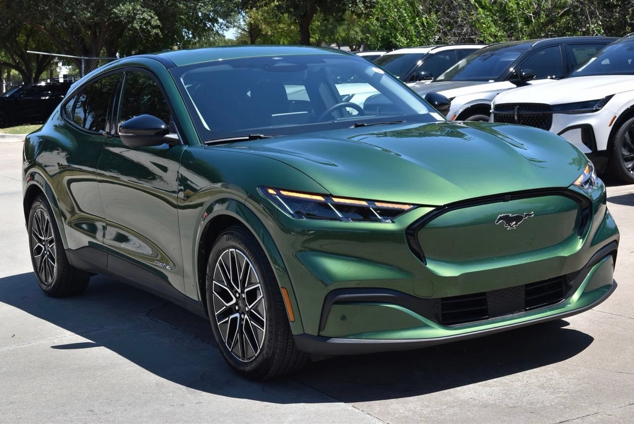 Certified 2025 Ford Mustang Mach-E Premium AWD/4WD image 4