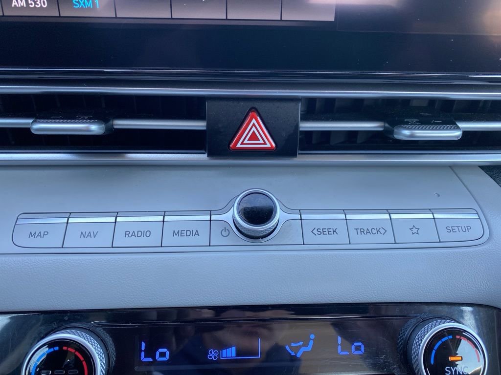 Certified 2022 Hyundai Elantra Limited w/ Cargo Package image 20