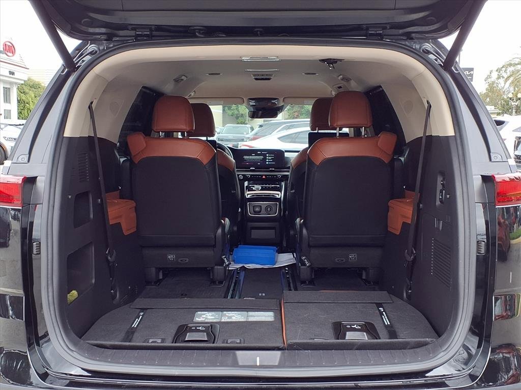 Certified 2024 Kia Carnival SX image 24