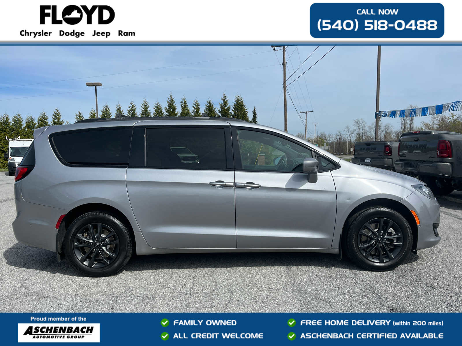 Used 2020 Chrysler Pacifica Touring-L w/ Advanced Safetytec Group image 2