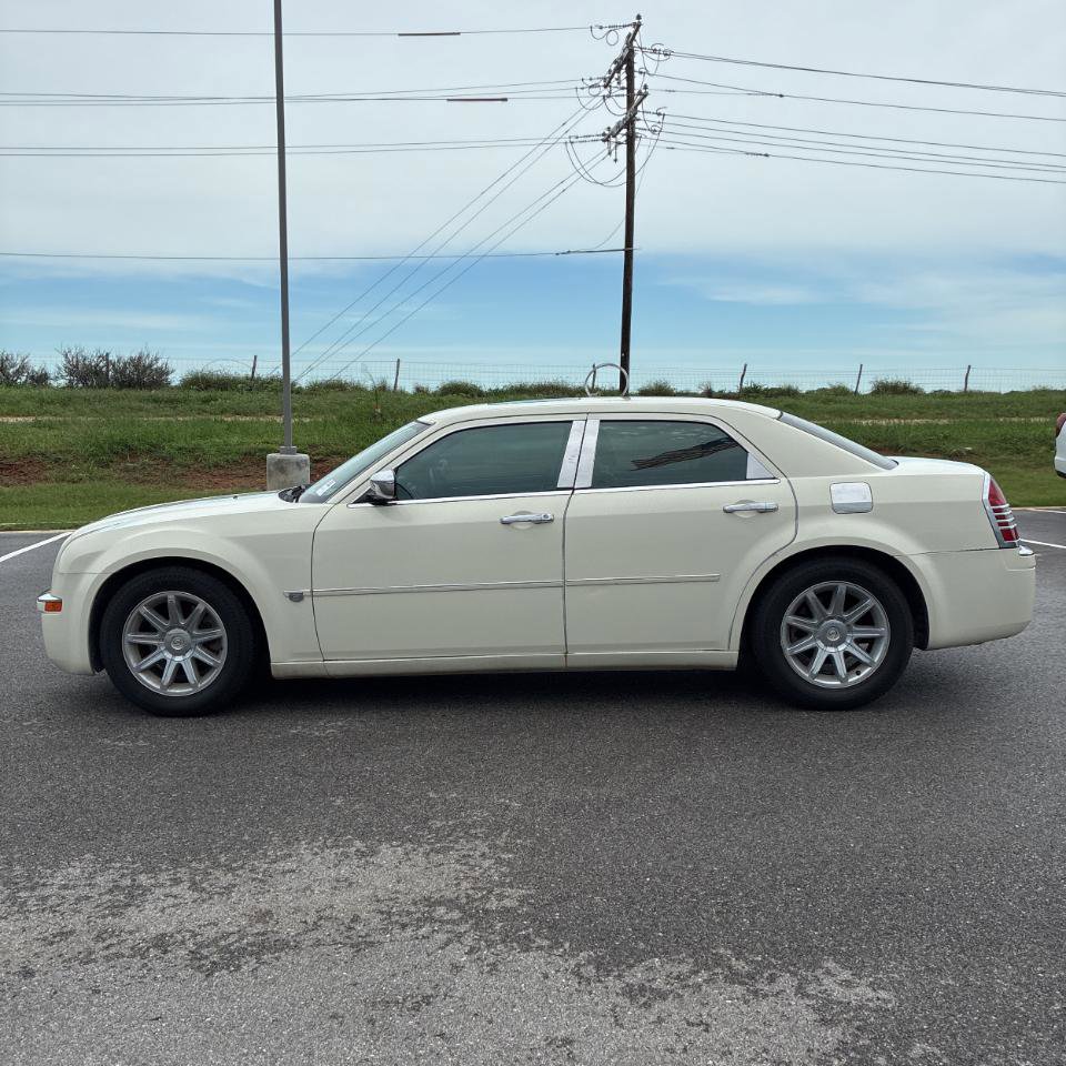 Used 2005 Chrysler 300 C RWD image 3