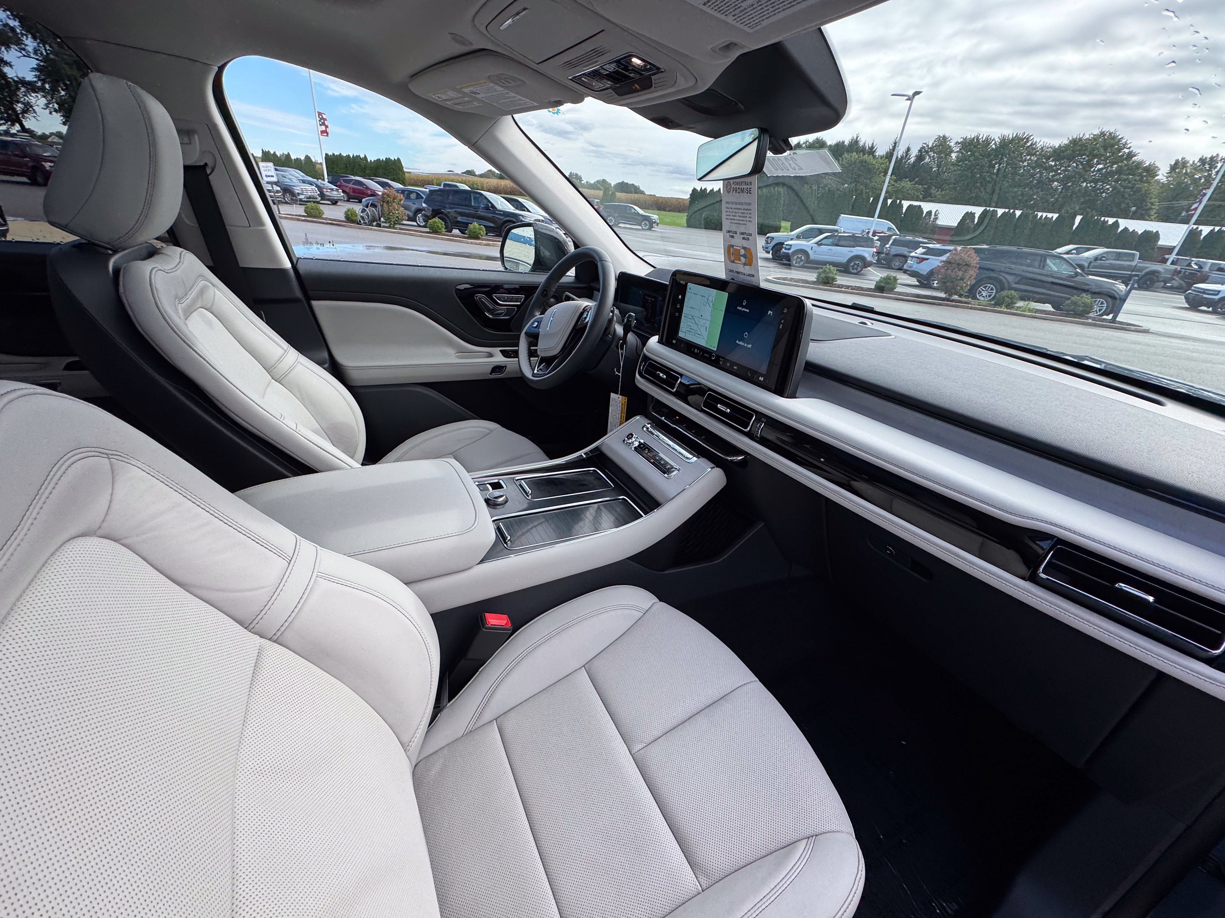 New 2026 Lincoln Aviator Reserve w/ Jet Appearance Package AWD/4WD image 10