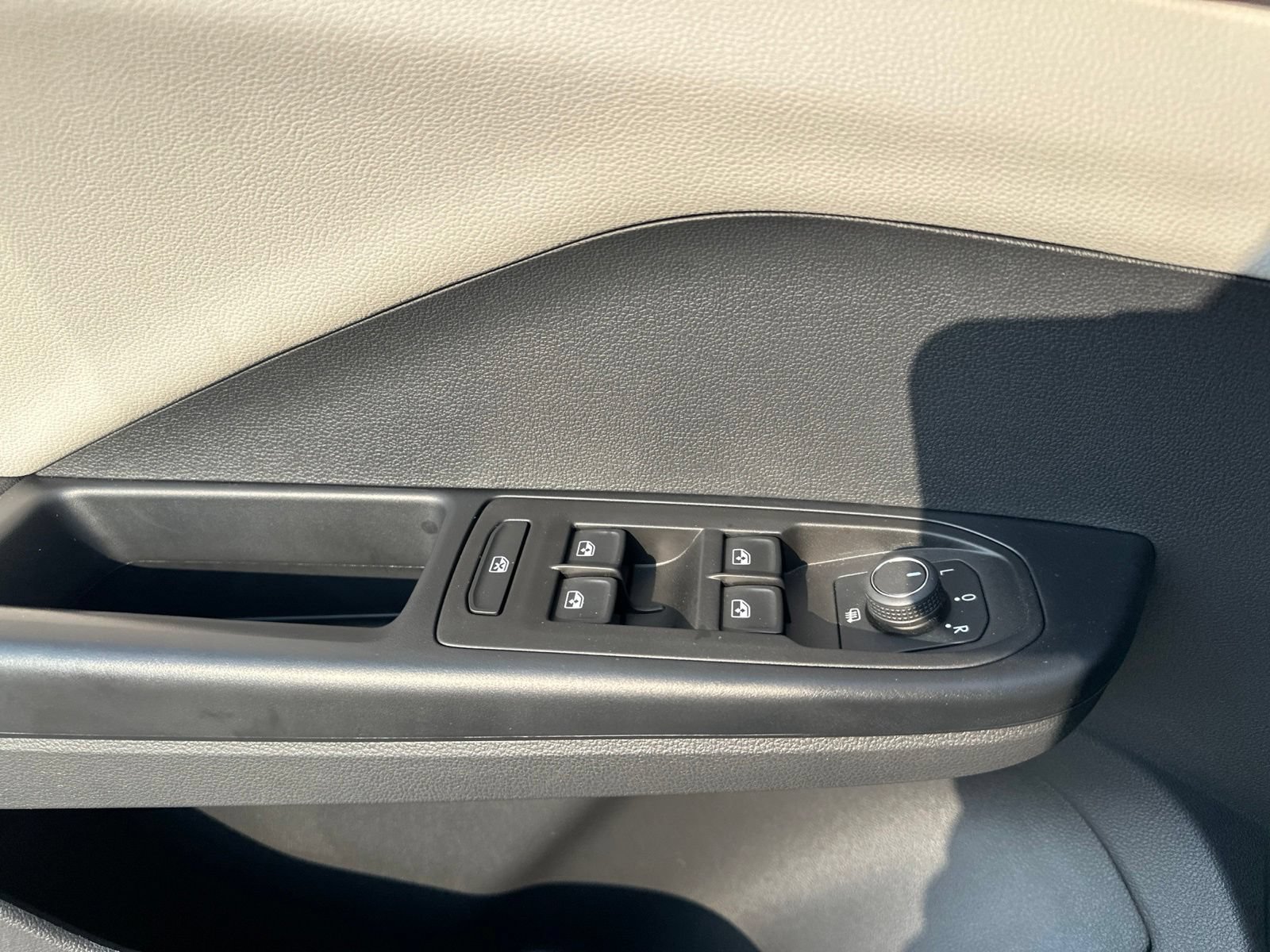 Certified 2025 Volkswagen Taos S AWD/4WD image 19