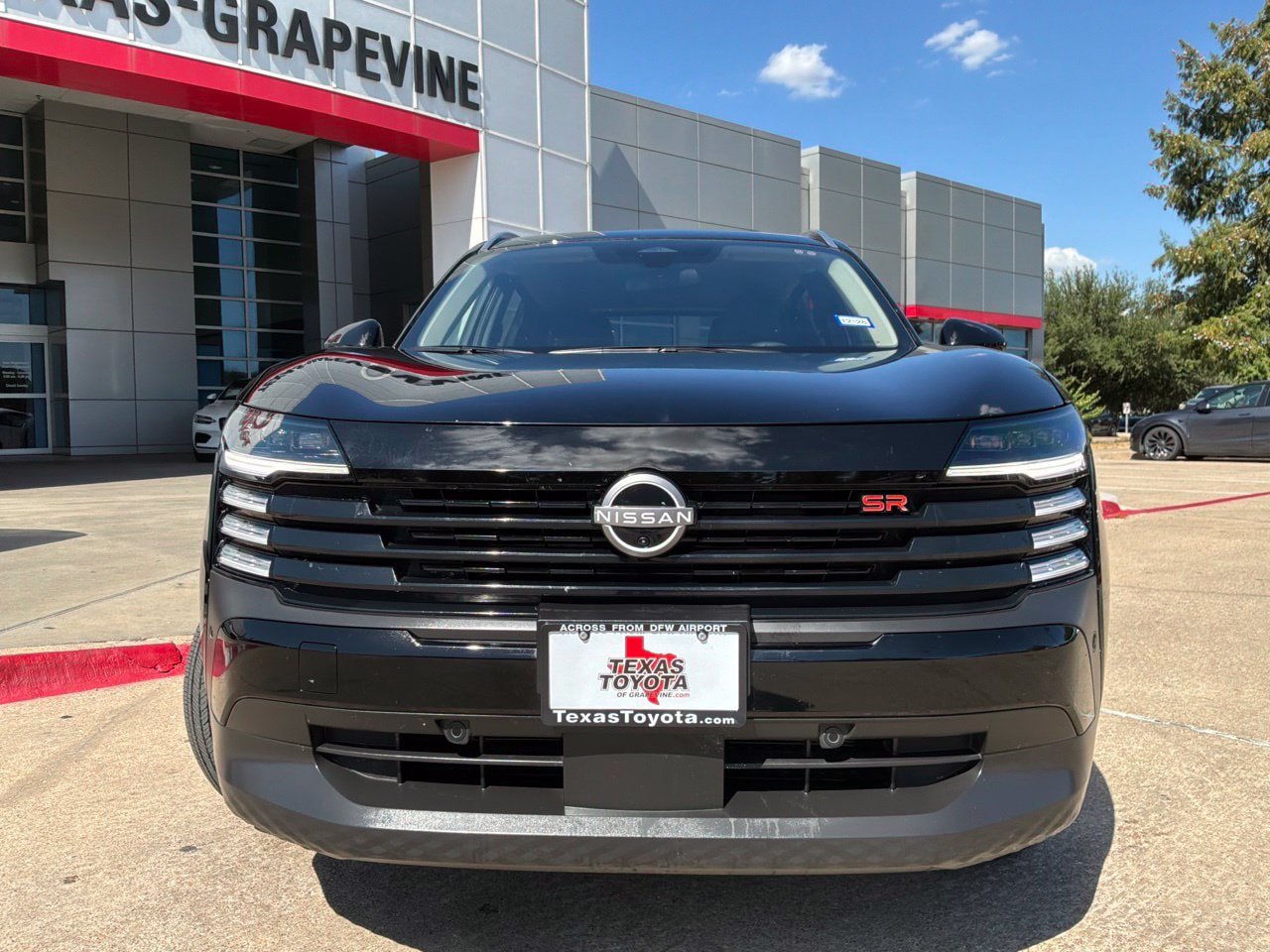 Used 2026 Nissan Kicks SR FWD image 3