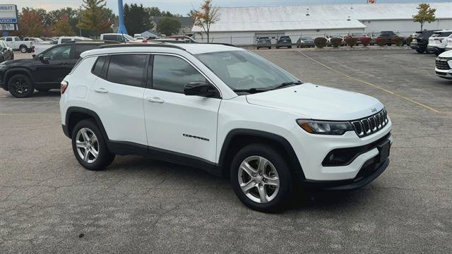 Used 2023 Jeep Compass Latitude image 2