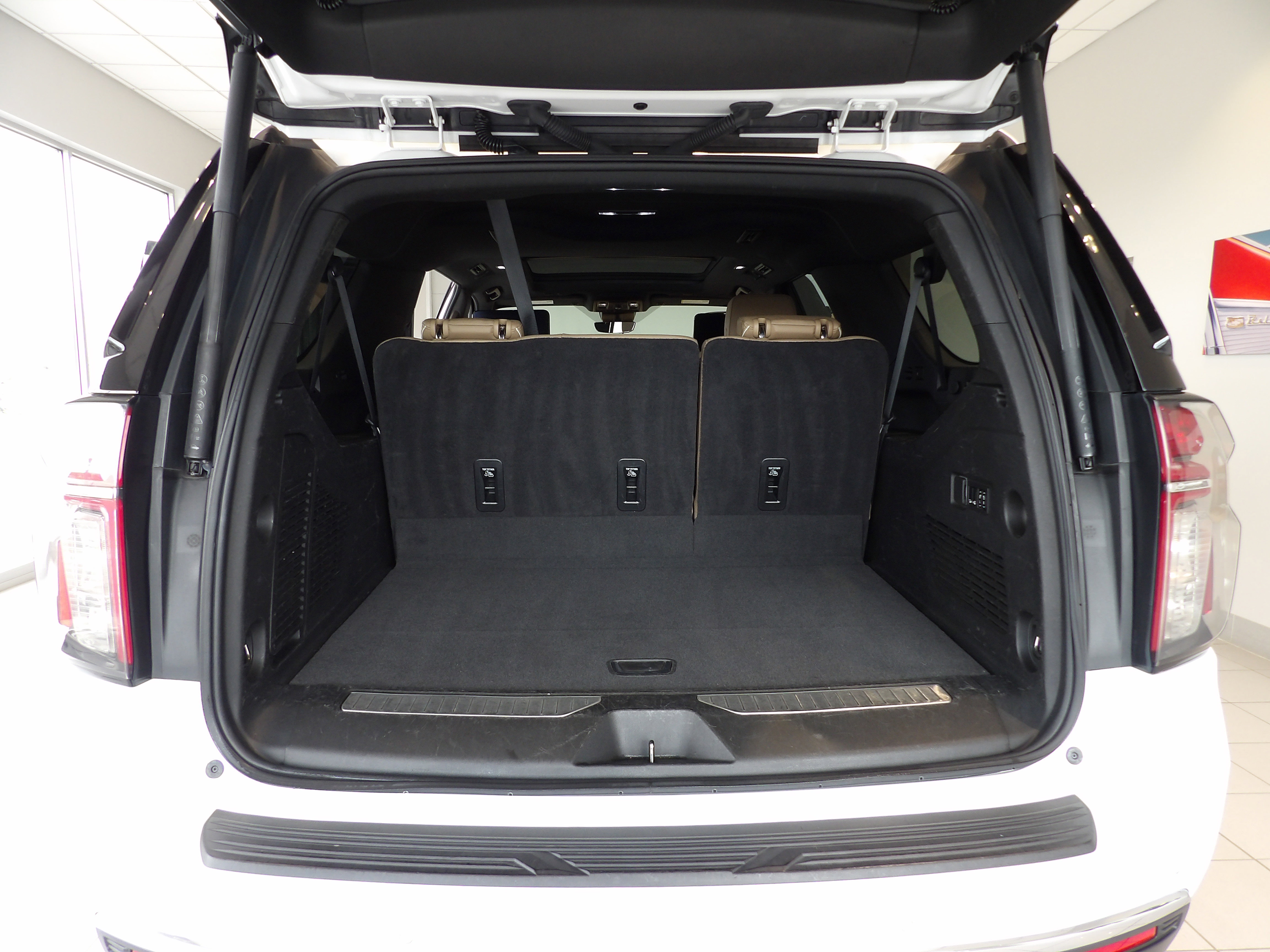 Used 2023 Chevrolet Suburban Premier AWD/4WD image 22