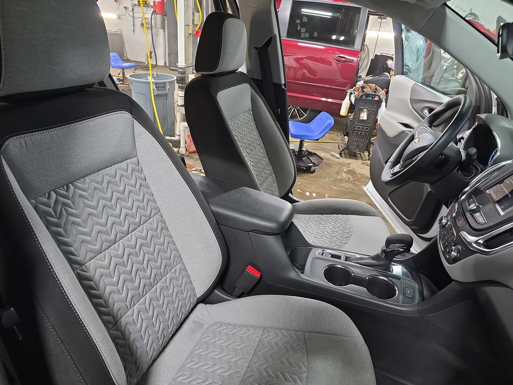 Used 2024 Chevrolet Equinox LT w/ LPO, Floor Liner Package FWD image 10