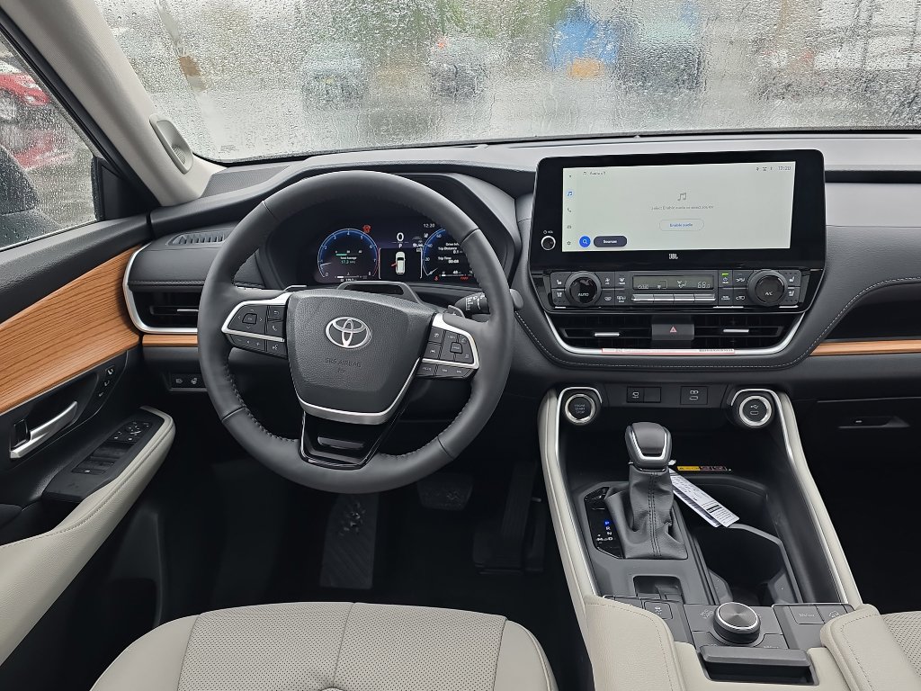 Used 2026 Toyota Grand Highlander Platinum image 24