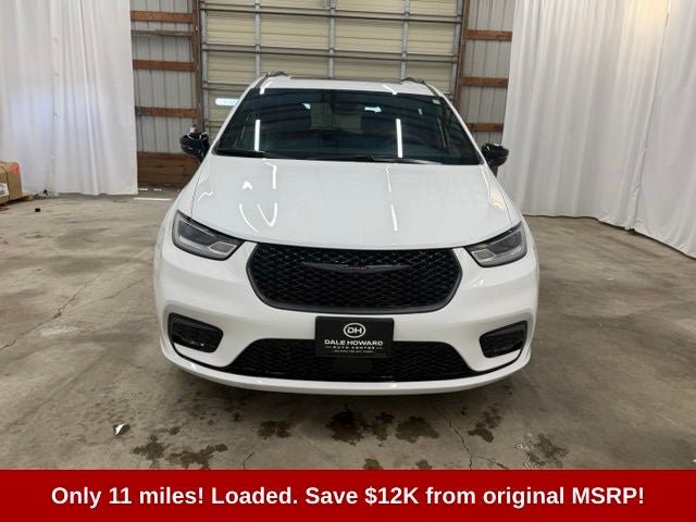 Used 2025 Chrysler Pacifica Limited FWD image 7