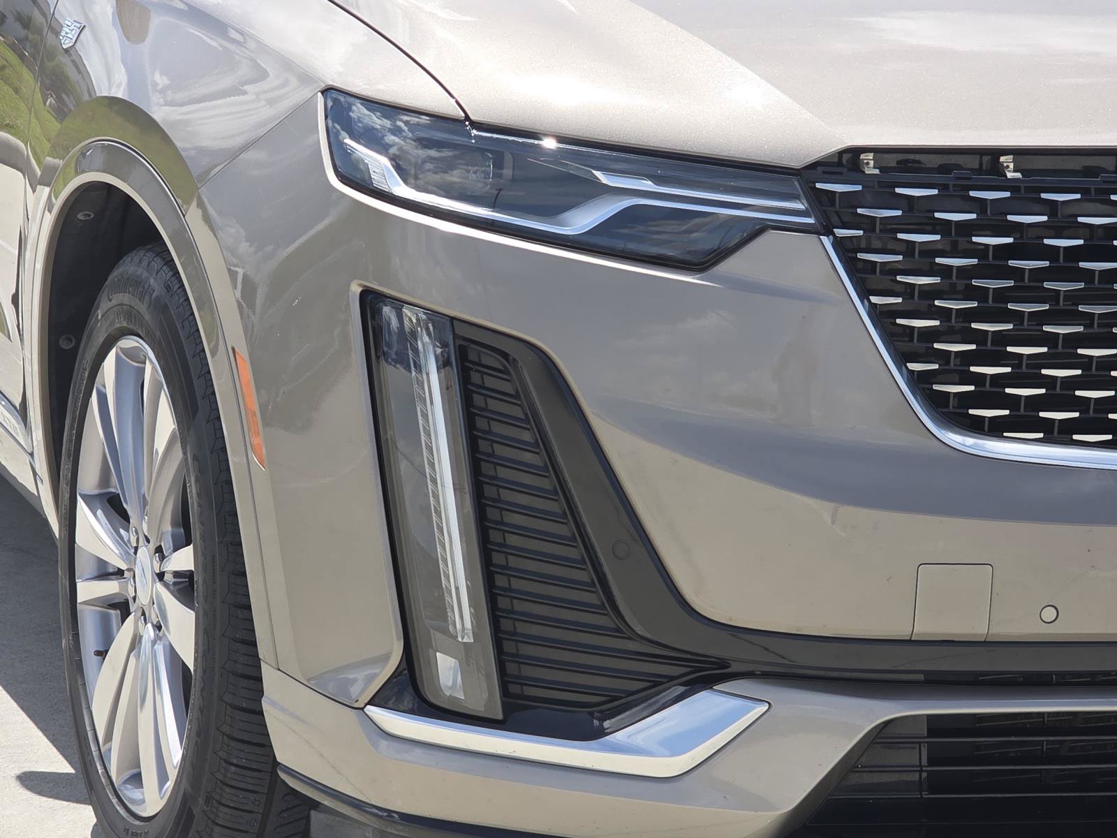 Certified 2023 Cadillac XT6 Premium Luxury FWD image 7